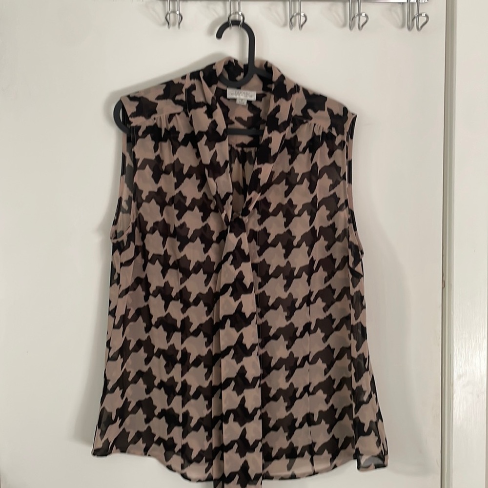 Tahari top in great condition.